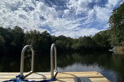 Image de Lakefront 3br, Pet Friendly, Hot Tub, Firepit, Outdoor Bar, Docks, Fishing. Fun!