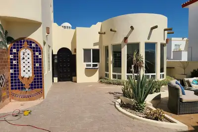 Image de Casa Margarita  Playa la Jolla. 4 or 5 bdrm  \nPets? Yes. \nAdd the casita + 70 per