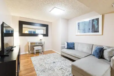 Image de Large, elegant & comfortable suite for your Vancouver getaway!