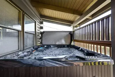 Image de close to Dollywood no cleaning fees