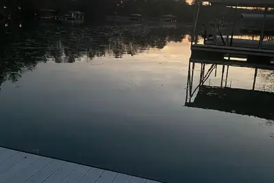 Image de Beautiful Lakefront Cabin on Blue Ridge Lake!
