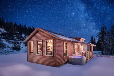 Image de Creekside Cabin - Cute Log Cabin on Big Timber Creek in the Crazy Mountains! !