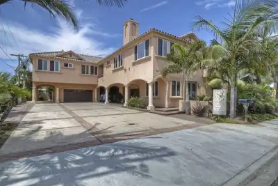 Image de Carlsbad Village, Great Beach Access, Shops & Restaurants