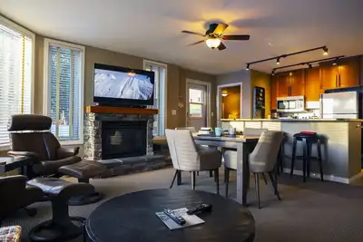 Image de On mountain 2 bedroom 2 bathroom condo, access to hot tub and sauna