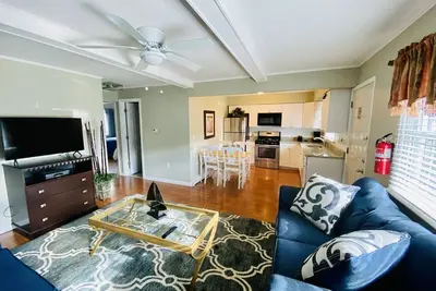 Image de Premier Host-2br Seaside Park Suite#1, One Short Block to Beach, Kit, Liv. Room