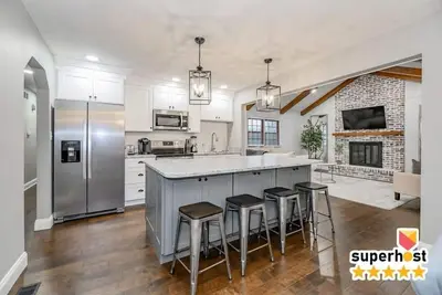 Image de Fully Renovated | Finished Basement | Luxury Beds | Games