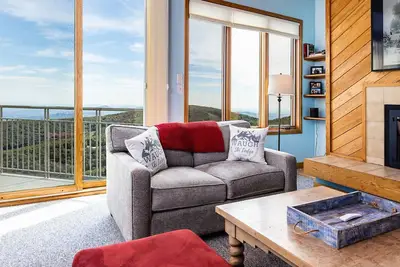 Image de Best view in Wintergreen! Large, comfortable 3 bedroom, 3 bath condo.