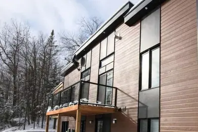 Image de Sunny Lakefront Cottage | Kayaks, Hot Tub, Bbq