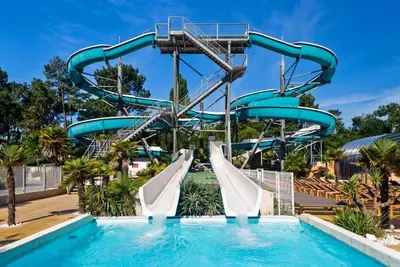 Image de Mobilhome 2 Ch 4 Personnes Dans Camping 5*