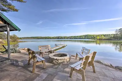 Image de Lake Cabin in Honor w/ Hot Tub, Dock & Sauna!