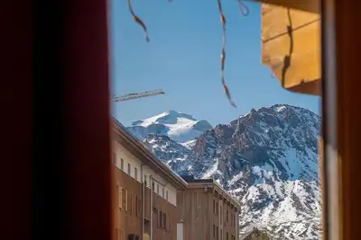 Image de 300m du centre station, 2ème étage, remise en forme, balcon, cheminée ou poêle à bois, télévision