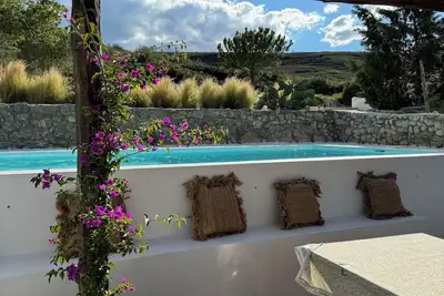 Image de Charmante Maison Rurale avec Piscine, à 34 km de la Méditerranée