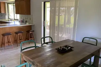 Image de beautiful home on a 3 acre lake with security