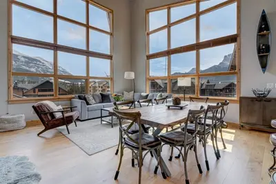 Image de Spectacular 3 bedroom Penthouse - Vaulted! Views!