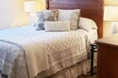 Image de B3 *Comfy *1 Br * WiFi * SmartTV * Full Kitchen *Parking * Walk Everywhere!