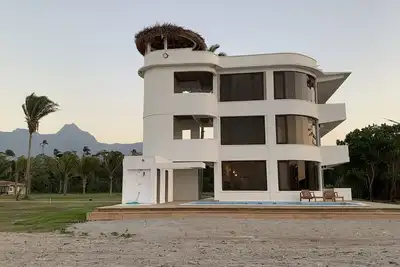 Image de Elegant Beach Front Villa with Pool, sleeps 16