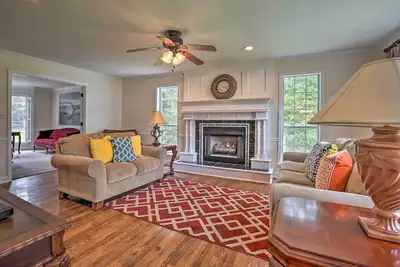 Image de Pet-Friendly Suburban Escape w/ Deck & Grill!