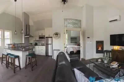 Overlook Cottage, Upscale 2 bedroom and 2 bath