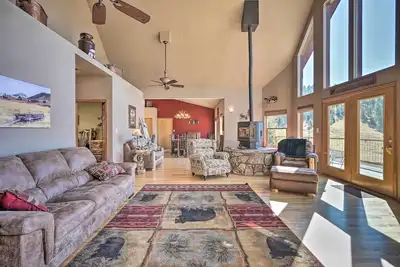 Image de Mtn-View Cabin w/ Deck, 3 Mi to Cripple Creek!