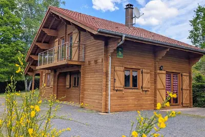Image de Chalet confortable avec cheminée à Taintrux