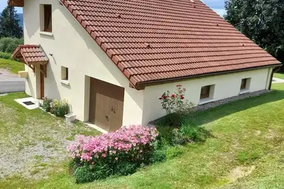 Image de Charmante maison rénovée avec 3 chambres, garage, et animaux admis à Gerbamont