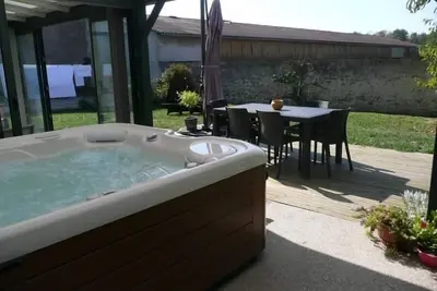 Image de Maison de Charme avec Spa et Véranda - Proche Thermes de Vittel et Cité des Images
