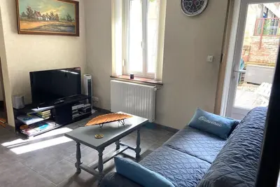 Image de Charmant T2 rénové avec cour privée - centre d'Épinal, proche gare et commodités