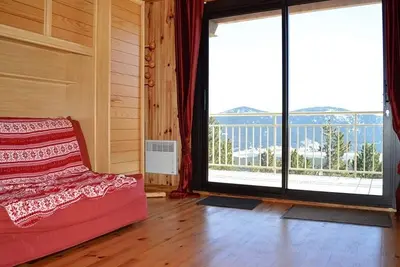 Image de Bas de chalet cosy avec balcon et 1 chambre