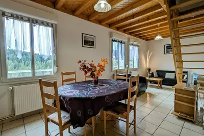 Gîte Confortable en Pleine Nature avec Cheminée et Accès Direct aux Sentiers, Proche Gérardmer et Lac