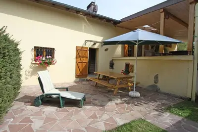 Image de Appartement Coloré et Confortable avec Terrasse Privative - 2 Chambres, Billard, et Wifi