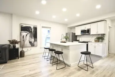 Image de Brand New Downtown 2br on Noble Next to Bowdoin(Safe&Sound)