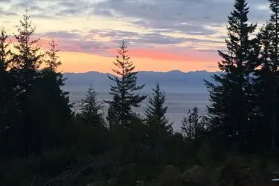 Image de Awesome ocean views near many beaches and hiking trails.