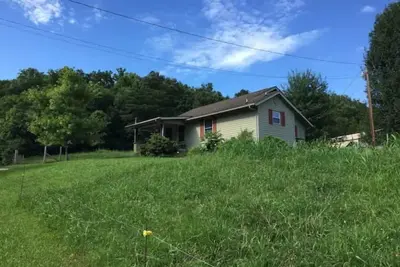 Image de Fully Renovated Home on a Working Farmstead