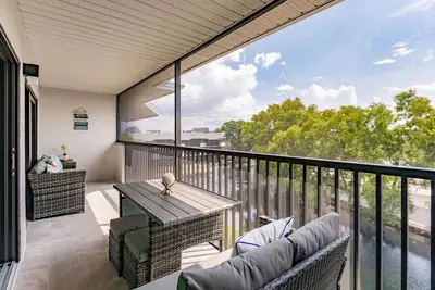 Image de Park Shore Resort-Top Floor Bldg J #455-Great View