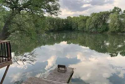 Image de Cozy Chic Cabin on Private 10-acre Lake.