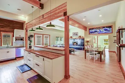 Image de Historic luxe lodge in heart of Cascades