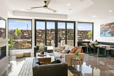 Image de Enchanting Encanto #1 Gorgeous Luxury Home!