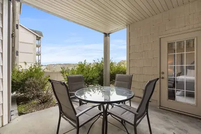 Image de 3 Bedroom, 3 Bathroom Walk-in Golf Condo with Covered Patio