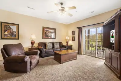 Image de 1 King Bedroom Golf Condo with Private, Covered Balcony - Course View