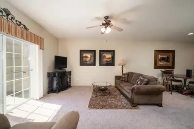 Image de Walk-In Access • King Condo + Queen Suite • Pool & Perks