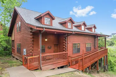 Image de Walk-In Branson Cabin with Deck, Jetted Tub & Pool Access