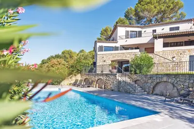 Image de Beautiful Family Friendly Villa Walking Distance to Village