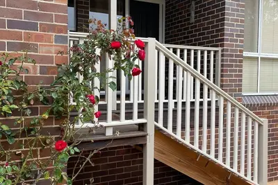 Image de ☘️\"Kilmeedy\" Take time to smell the roses🌹 in Bowral-Walk to town-Pet friendly.