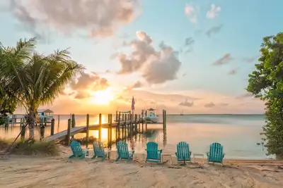 Image de Private beach and dazzling bayside sunsets await you!