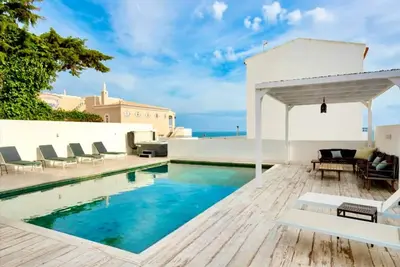 Image de Villa vue mer climatisée, jacuzzi, 4chambres plein pied, 300m plage, Piscine, rooftop