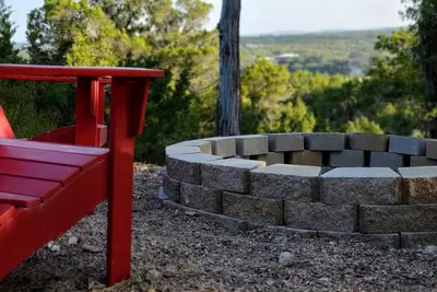 Image de Lake Travis Treehouse Sanctuary - lake & hill country views - fire pit- hot tub