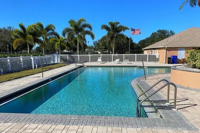 Image de Newly remodeled cozy 2 bed/2. 5 bath townhome