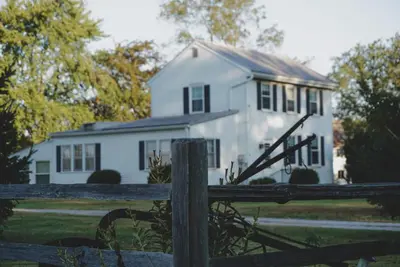Image de Doc's Farmhouse, Historic 1844 Home