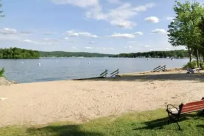 Image de Free standing condo in gorgeous lakefront community with short walk to beach