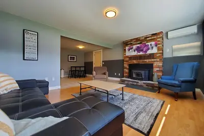 Image de Family and pet friendly suite 5 minute walk to the lake